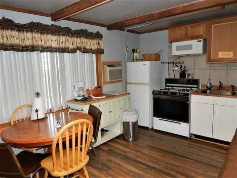 Cabin #2 at Pyramid Lake Lodge — photo 4