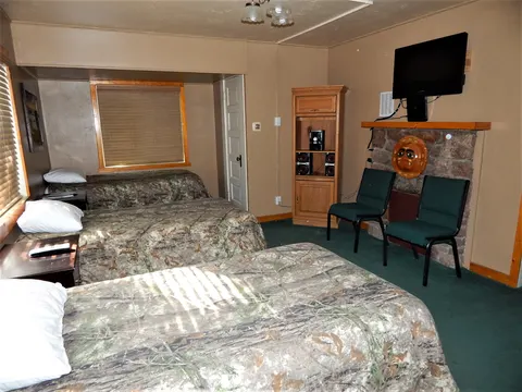 Cabin #5 at Pyramid Lake Lodge — photo 6
