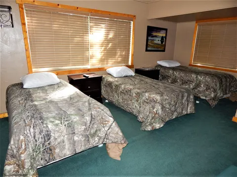 Cabin #5 at Pyramid Lake Lodge — photo 8