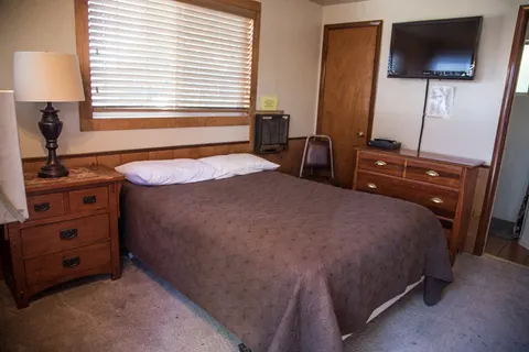Cabin #1 at Pyramid Lake Lodge — photo 6